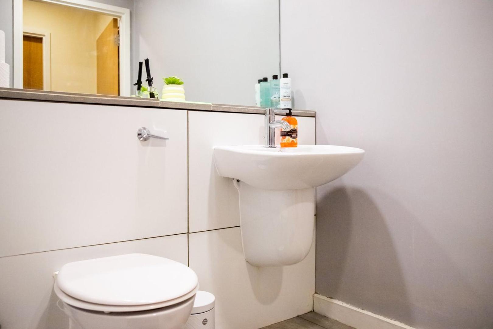Leeds Vibrant 2 Bedroom Sleeps 4 Exterior photo